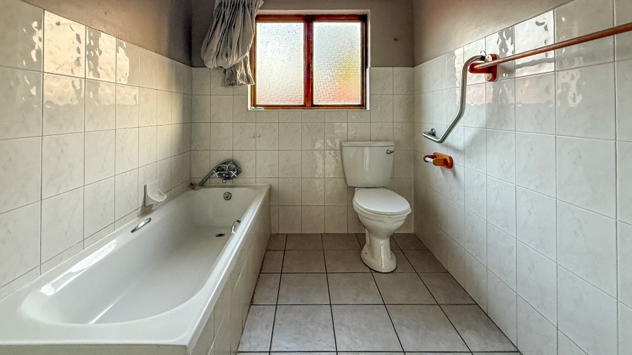 3 Bedroom Property for Sale in Flamwood North West